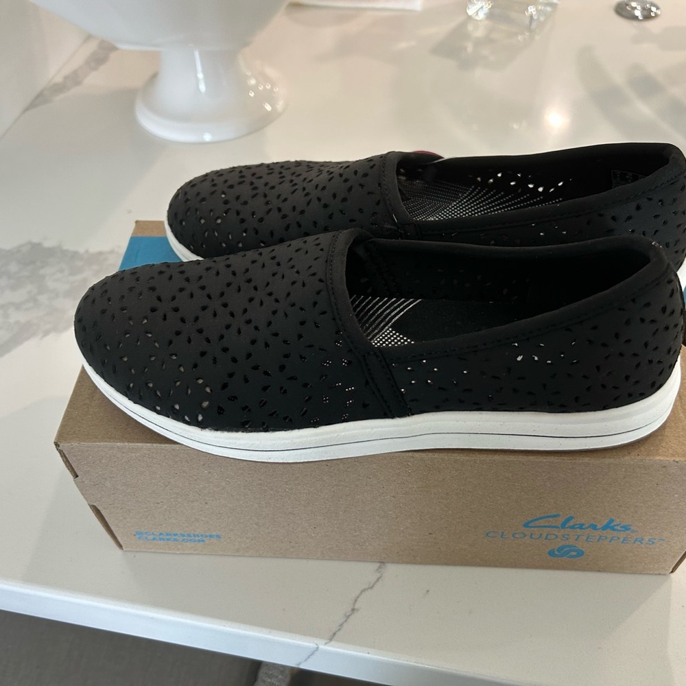 Clarks Black Sneakers Comfortable Everyday Wear NWT